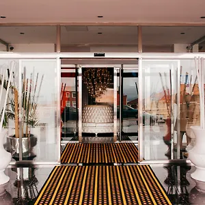 Art (adults Only) 3*, Santander Spagna